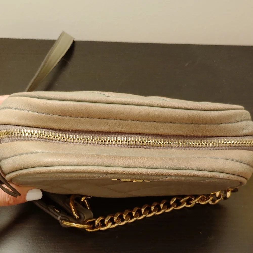 Tory Burch Quilted Gray Crossbody Bag - Picture 4 of 8